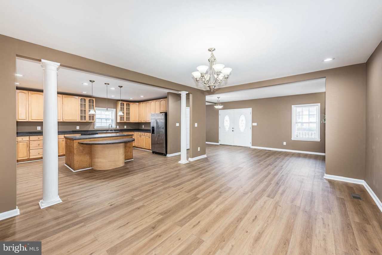 4021 Barrington Rd - Photo 7 of 46