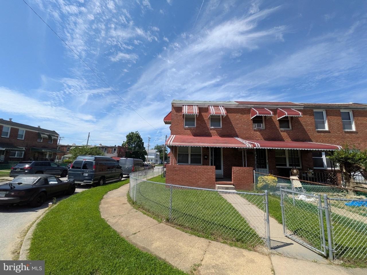 3018 Larue Sq E - Photo 2 of 50