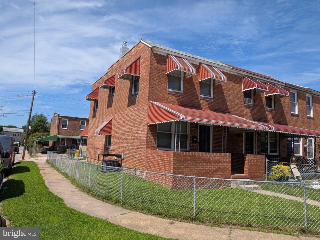3018 Larue Sq E - Photo 4 of 50
