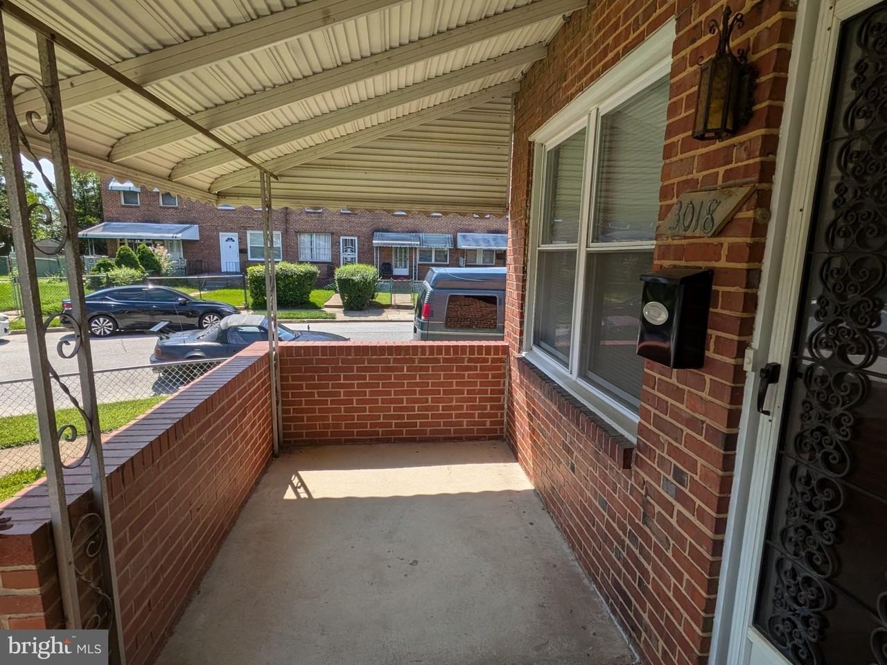 3018 Larue Sq E - Photo 5 of 50