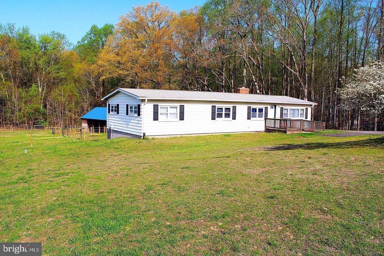 3730 Hunting Creek Rd - Photo 2 of 28
