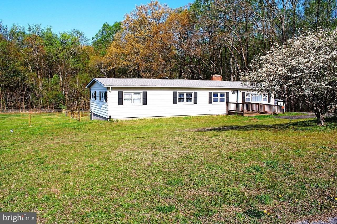 3730 Hunting Creek Rd - Photo 3 of 28