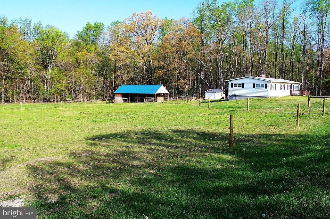 3730 Hunting Creek Rd - Photo 4 of 28