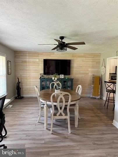 1367 Redwood Cir - Photo 2 of 17