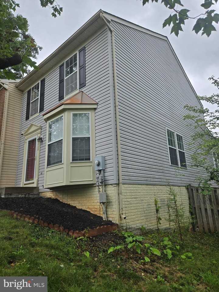 6632 Granville Ct - Photo 3 of 37