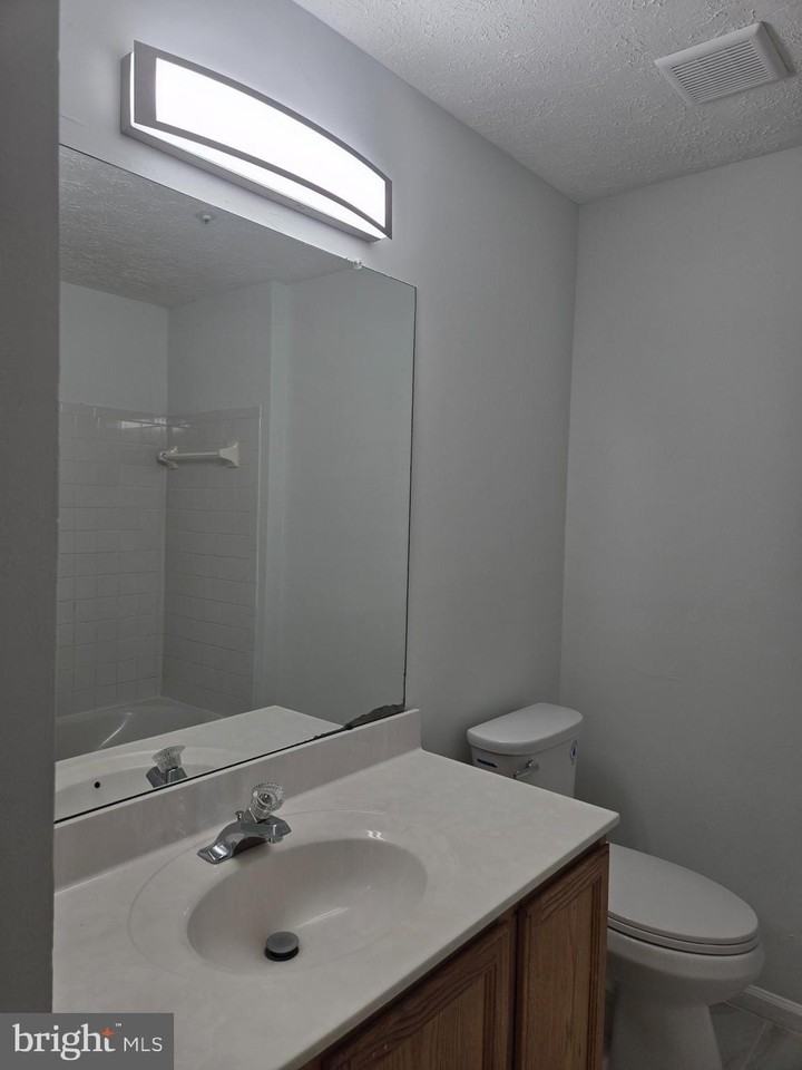 6632 Granville Ct - Photo 6 of 37
