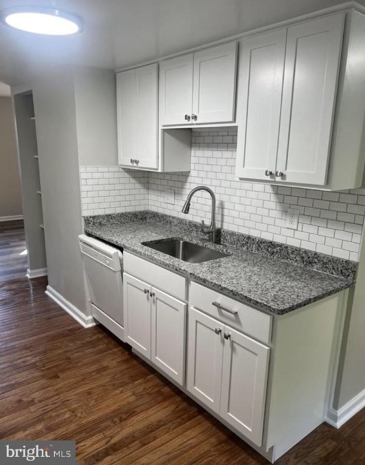 5748 Yellowrose Ct - Photo 3 of 20