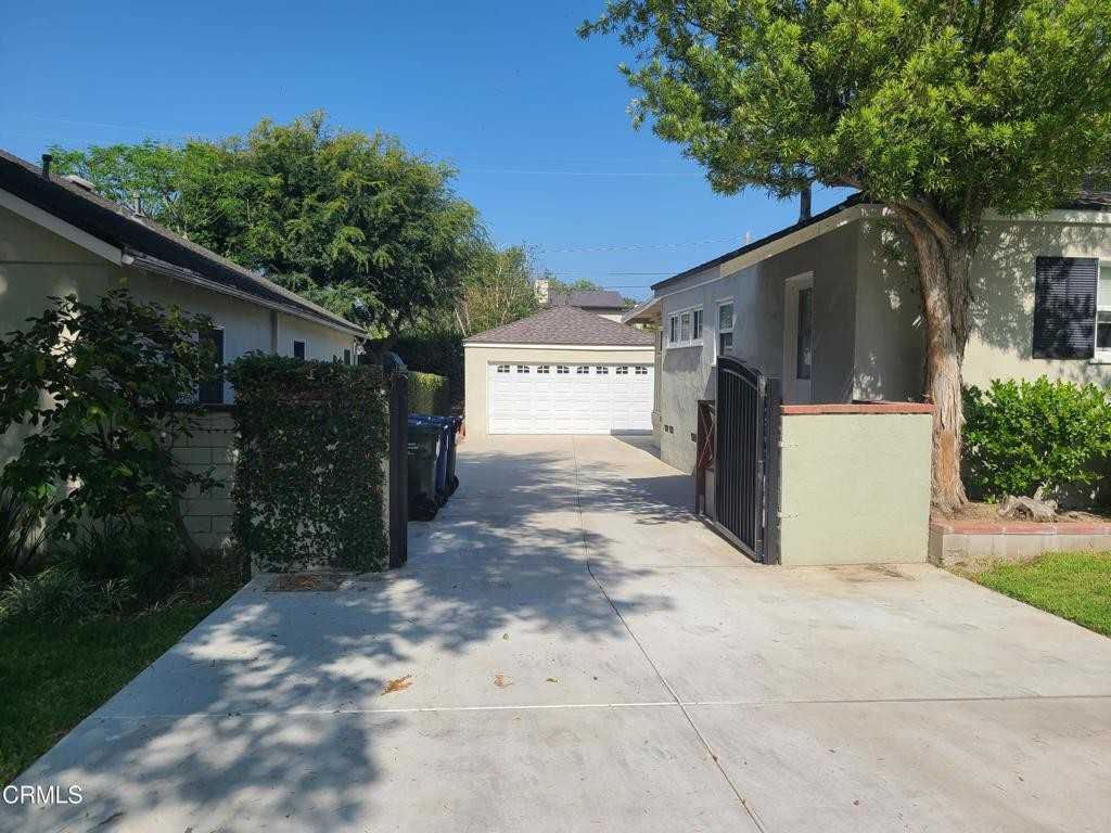 4913 Revlon Dr - Photo 2 of 15
