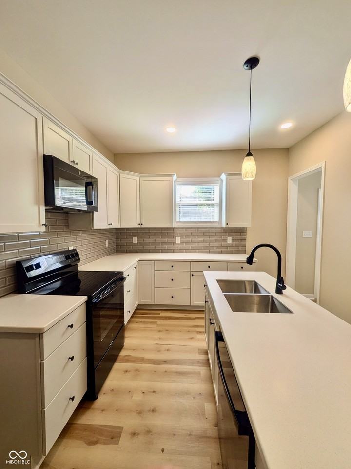 3256 Ruckle St - Photo 5 of 17