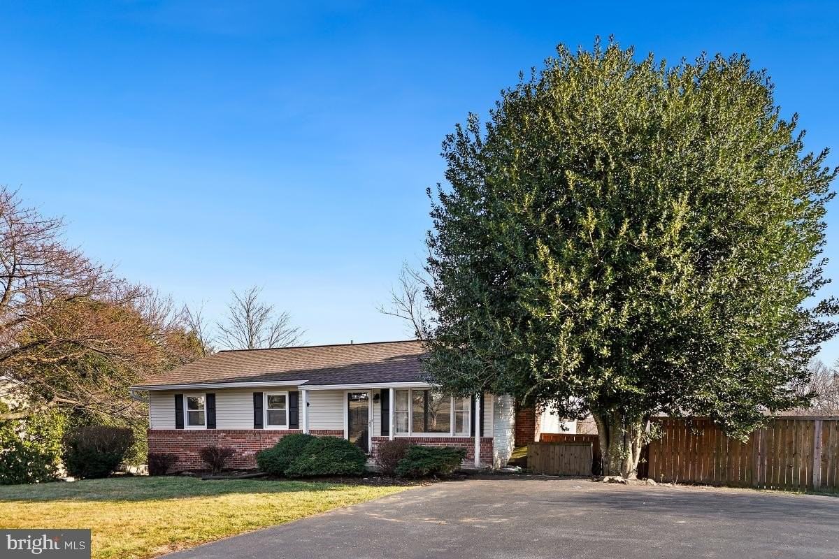 12316 Fountain Dr - Photo 2 of 45