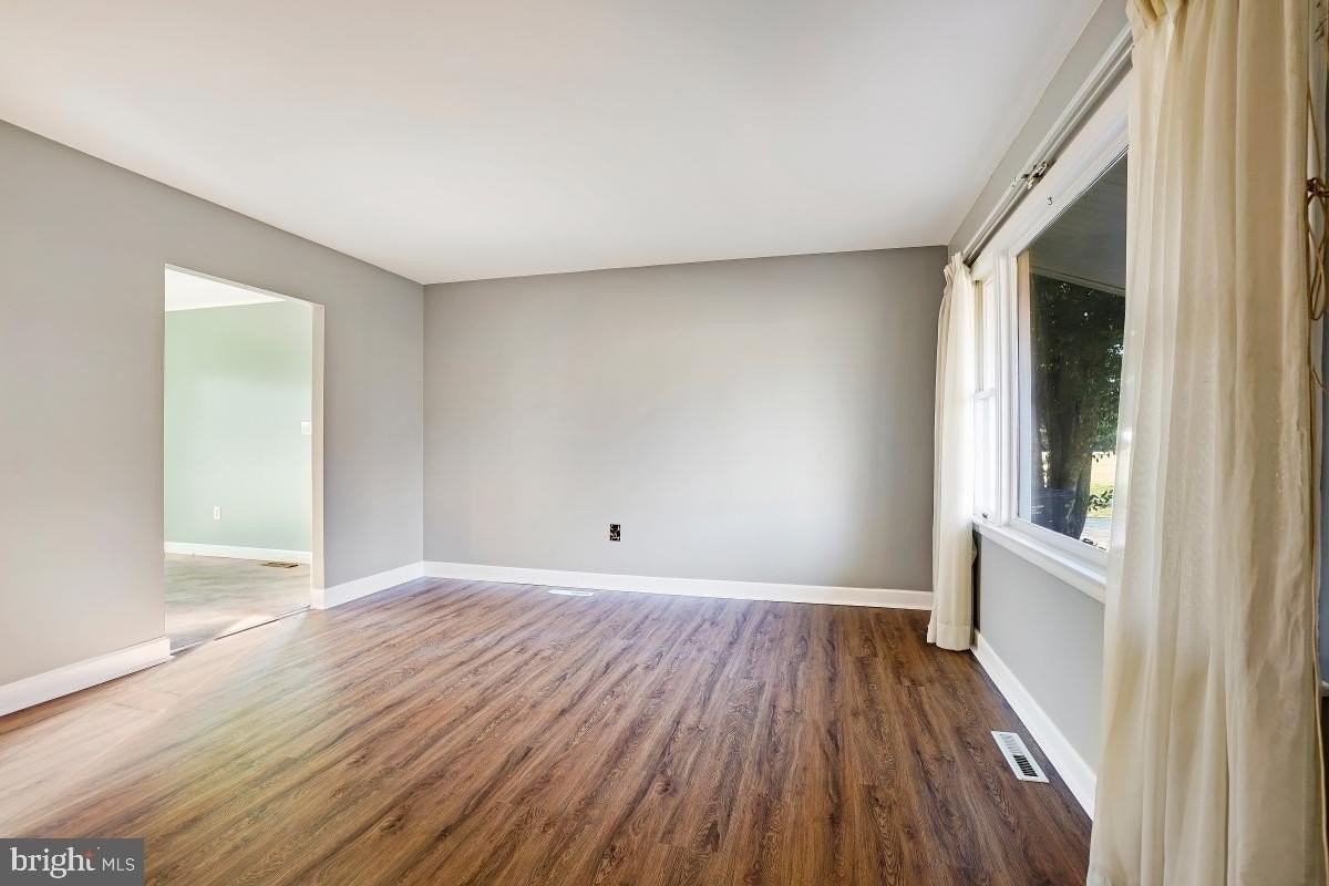 12316 Fountain Dr - Photo 3 of 45