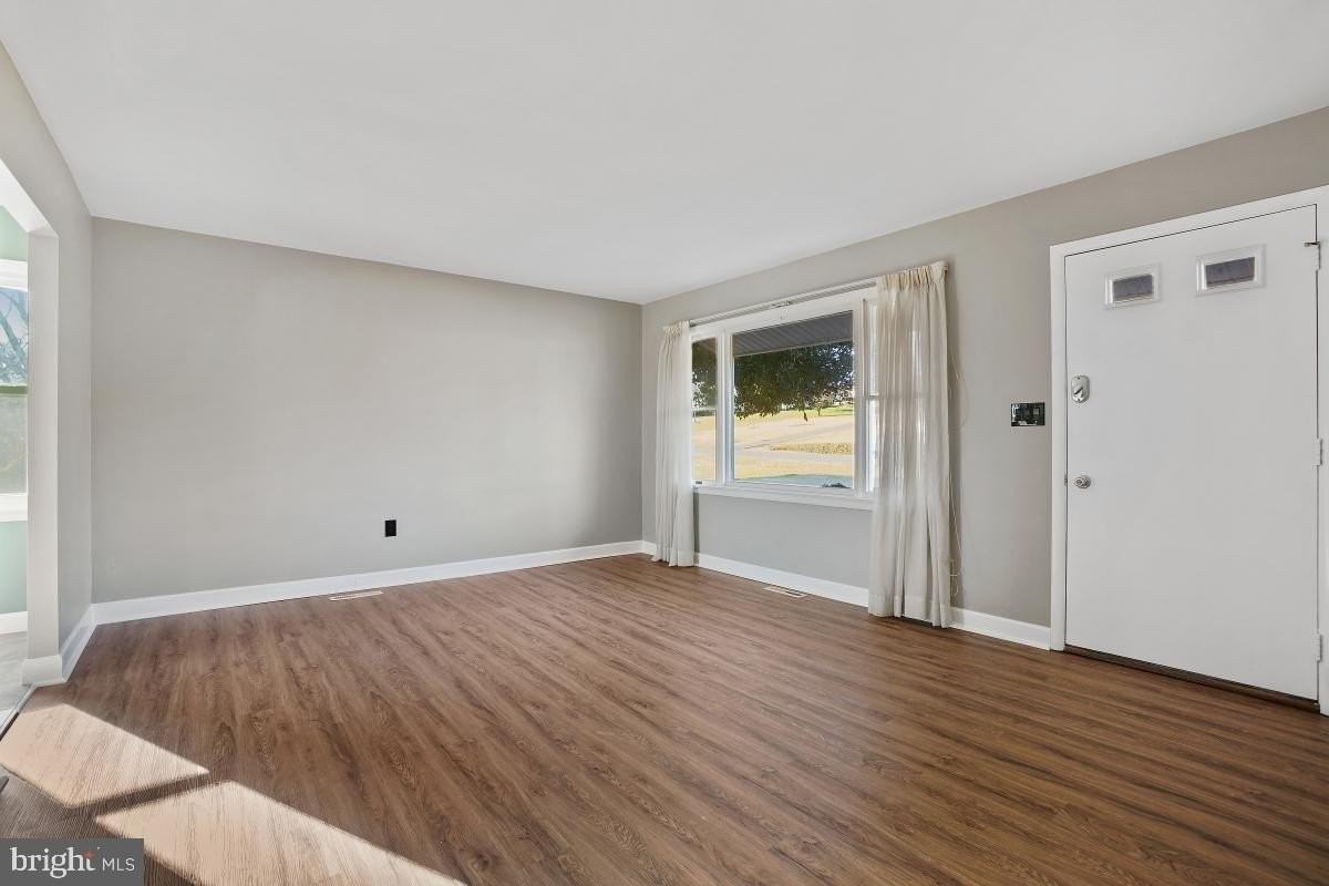 12316 Fountain Dr - Photo 4 of 45