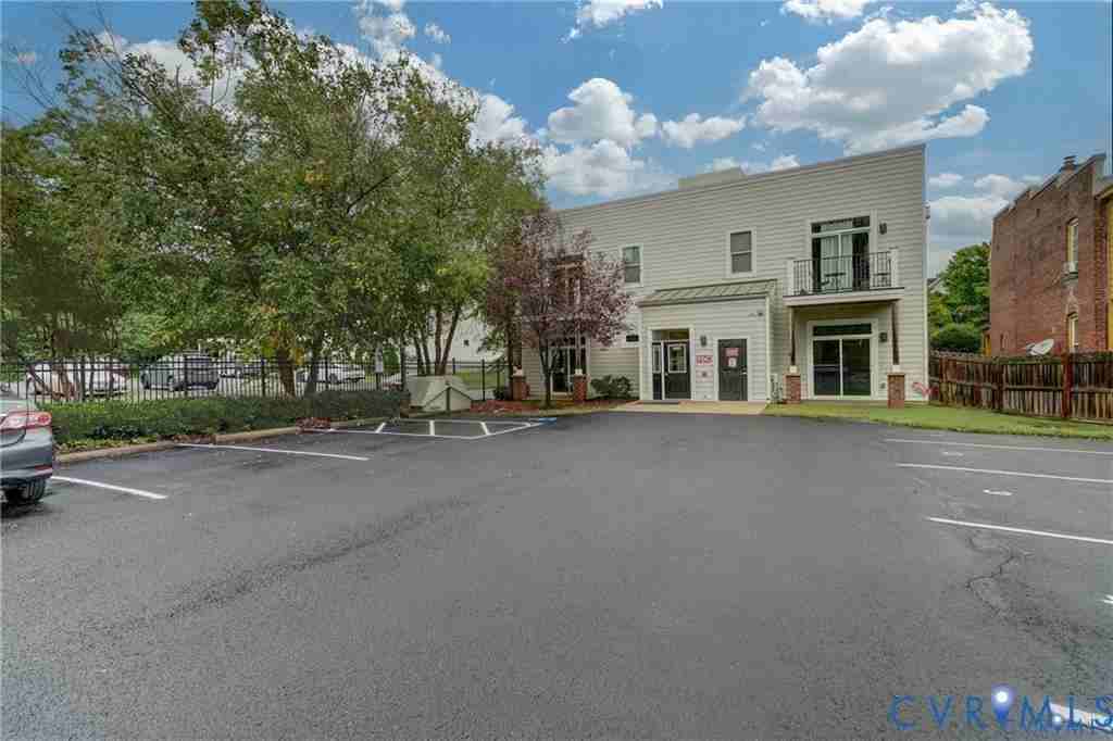1020 Porter St ##104 - Photo 2 of 24