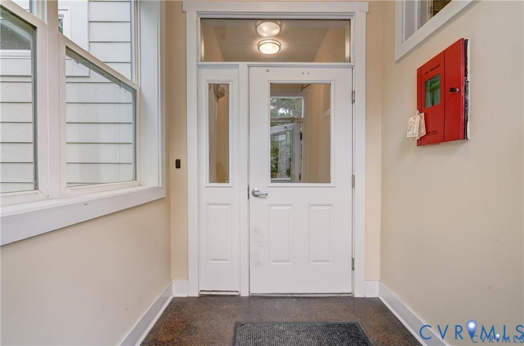 1020 Porter St ##104 - Photo 5 of 24
