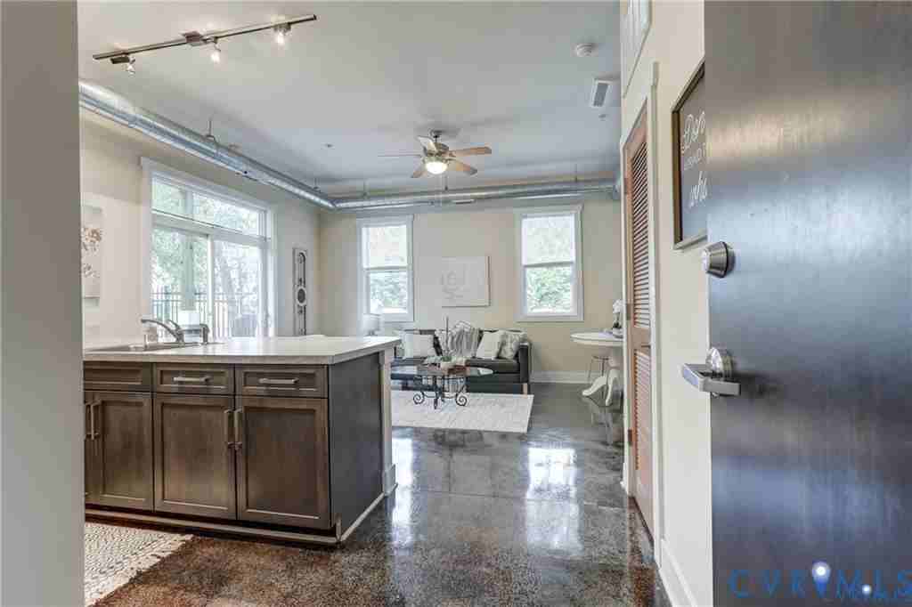 1020 Porter St ##104 - Photo 6 of 24