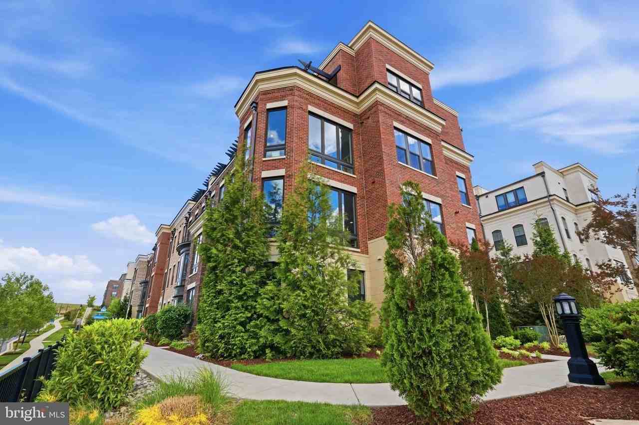 500 Riversail Ln #438 - Photo 5 of 50