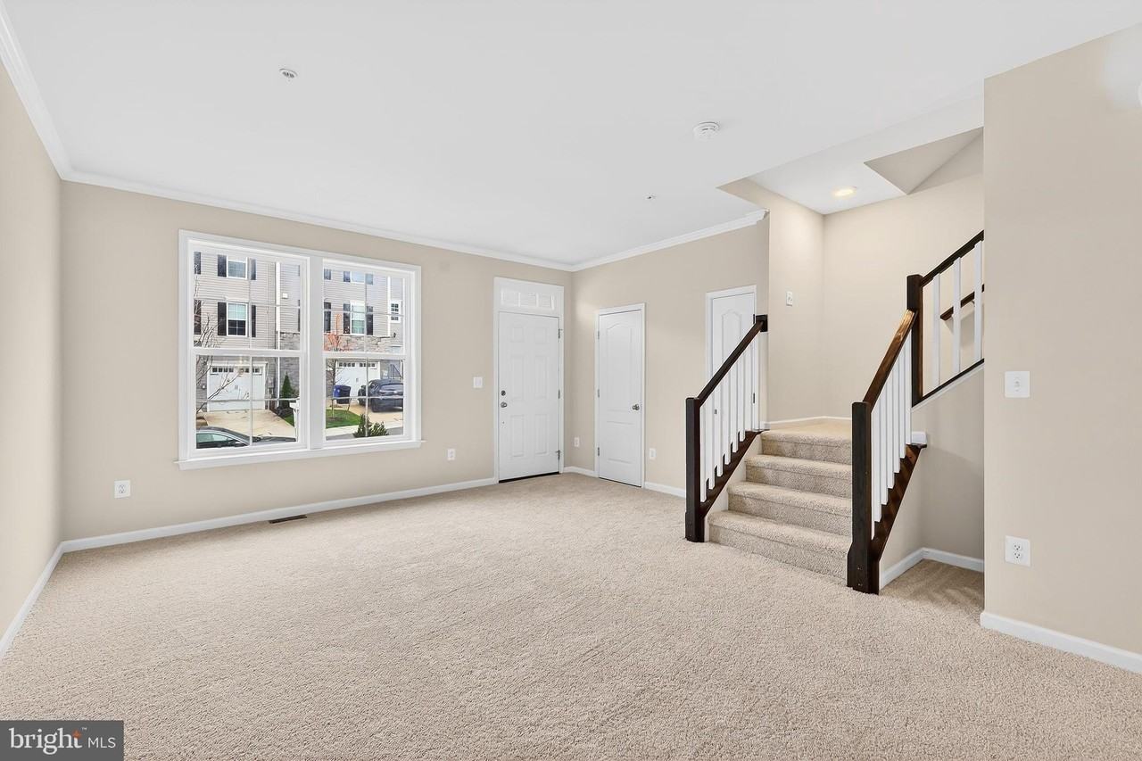 1017 Flester Ln - Photo 2 of 37