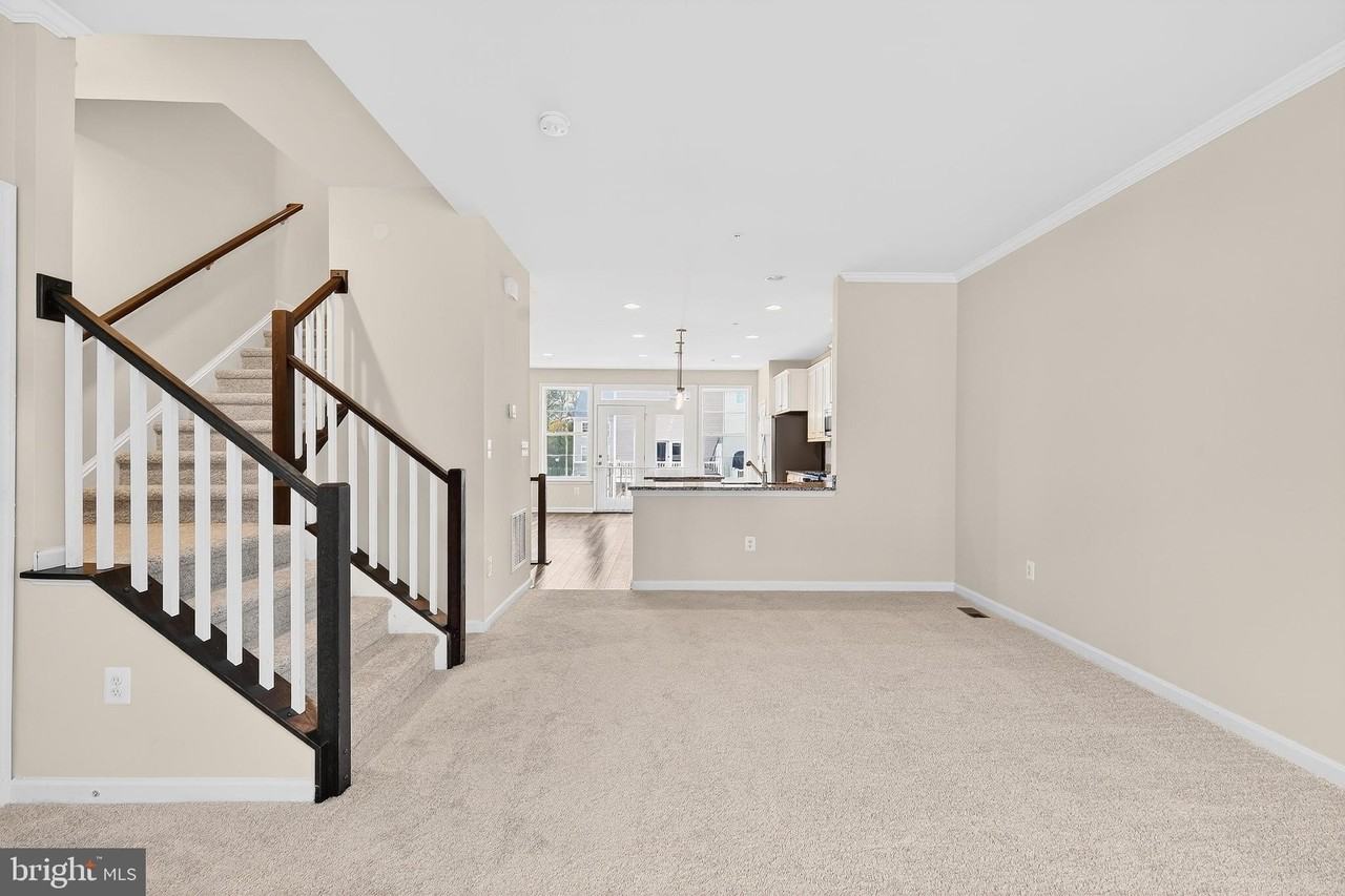 1017 Flester Ln - Photo 3 of 37