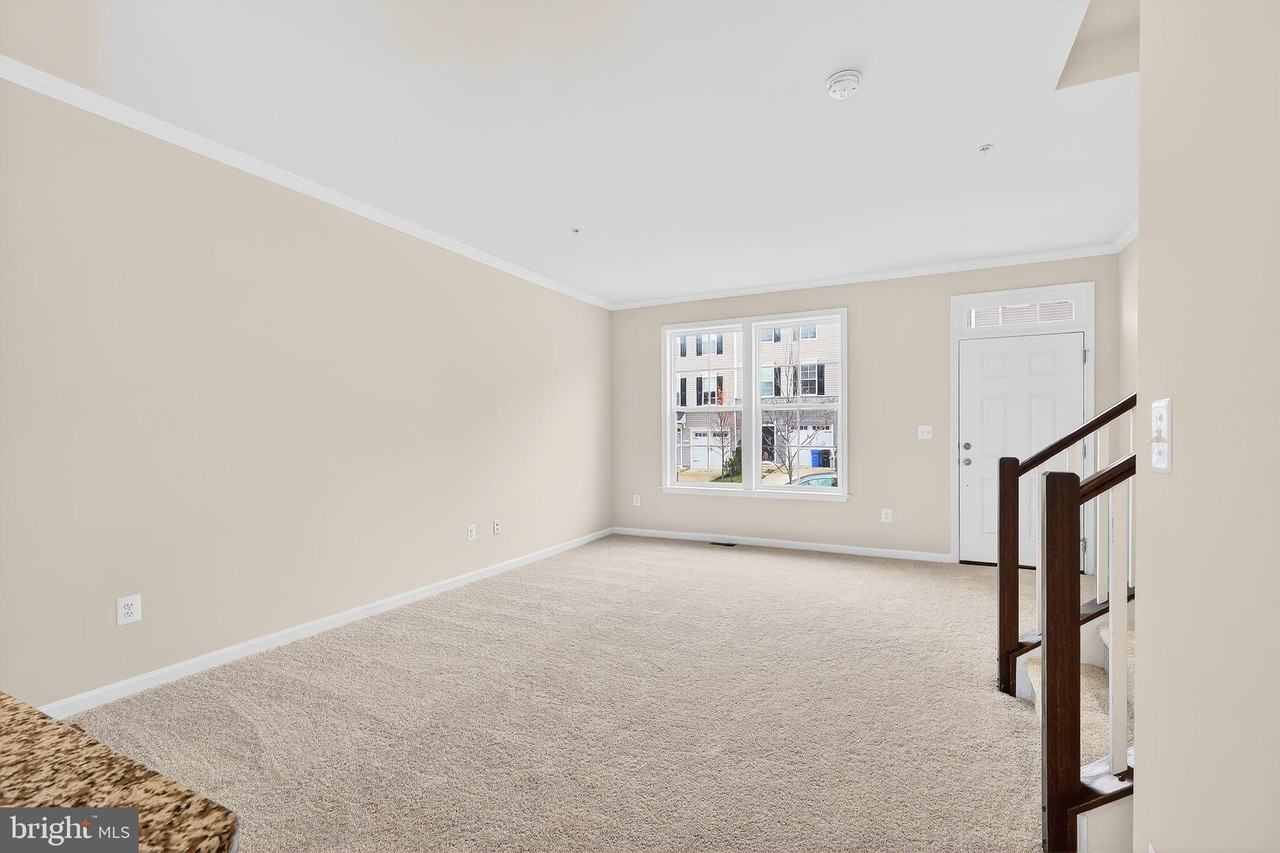 1017 Flester Ln - Photo 5 of 37