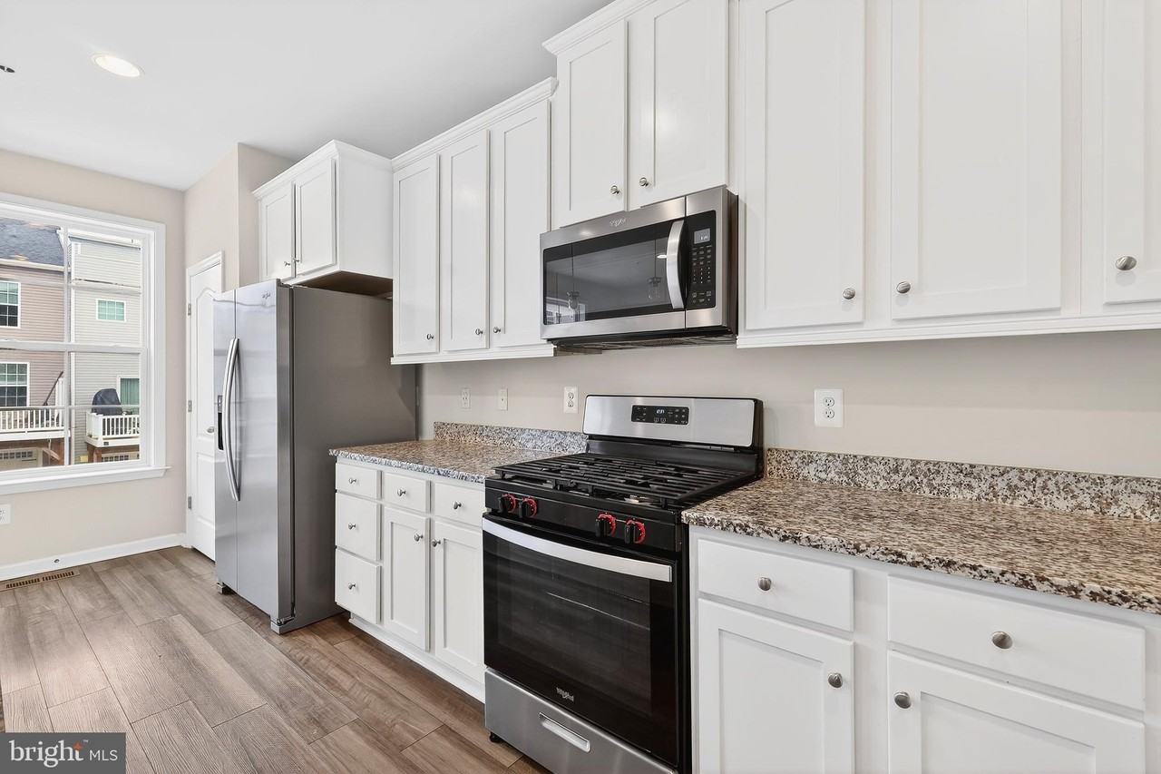 1017 Flester Ln - Photo 6 of 37