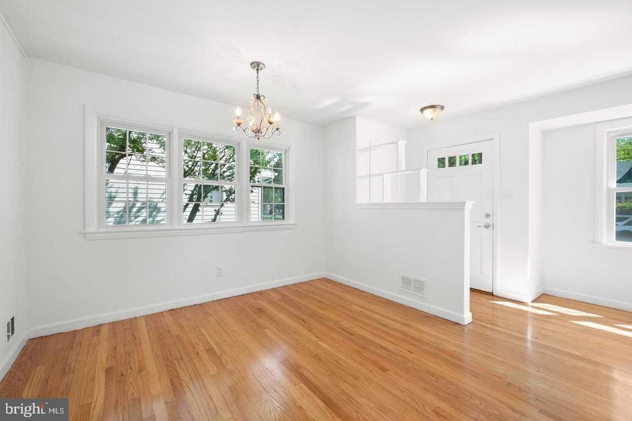 4904 41st Pl - Photo 5 of 39
