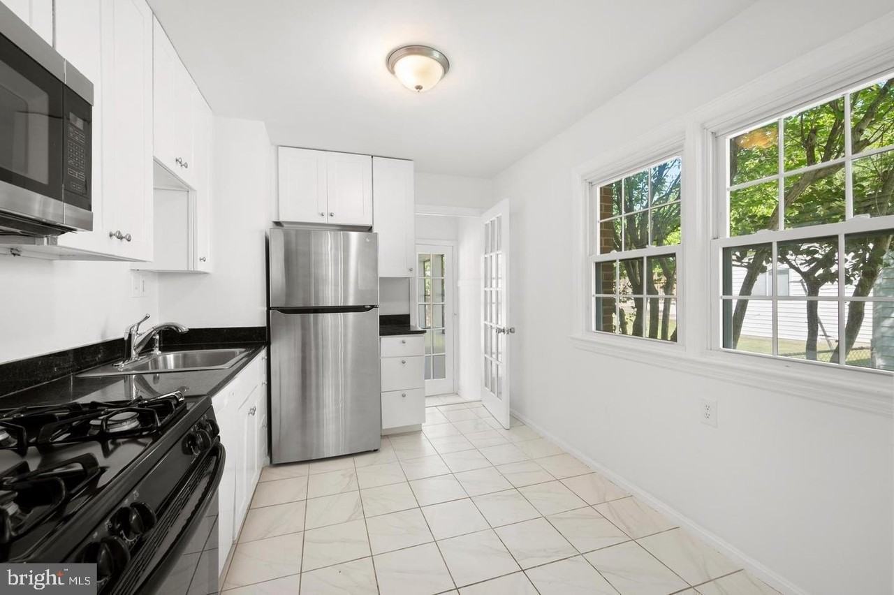 4904 41st Pl - Photo 7 of 39