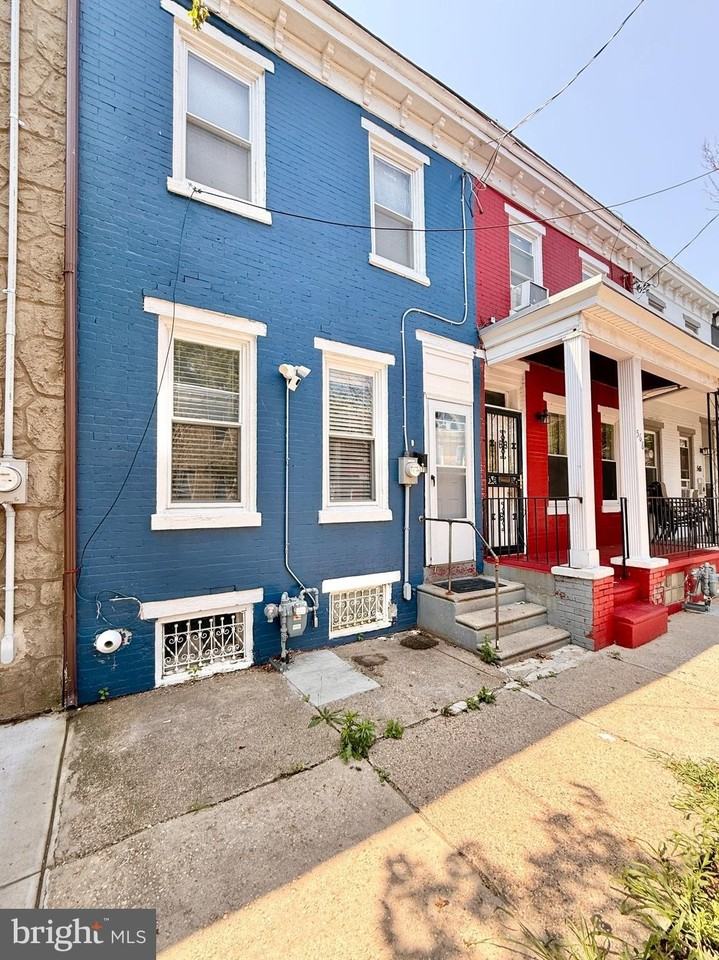 570 Line St - Photo 2 of 18