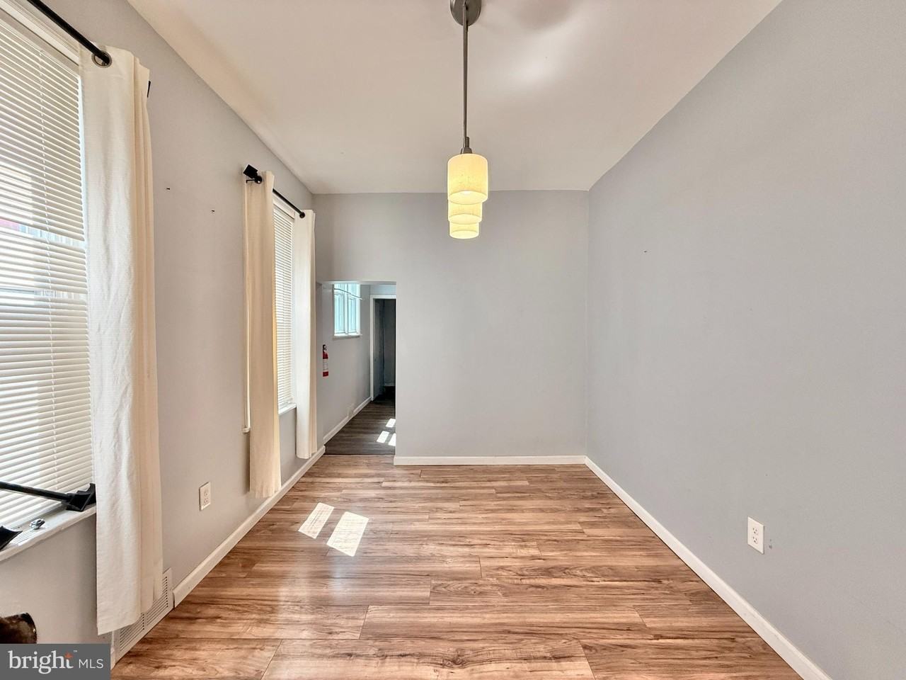 570 Line St - Photo 4 of 18