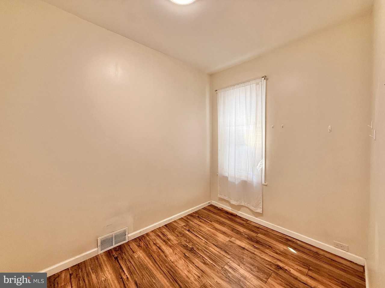 570 Line St - Photo 5 of 18