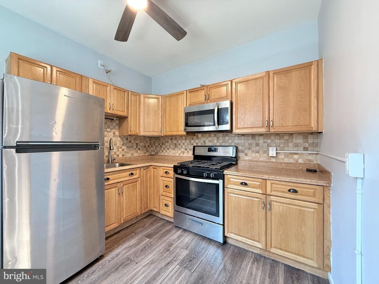 570 Line St - Photo 6 of 18