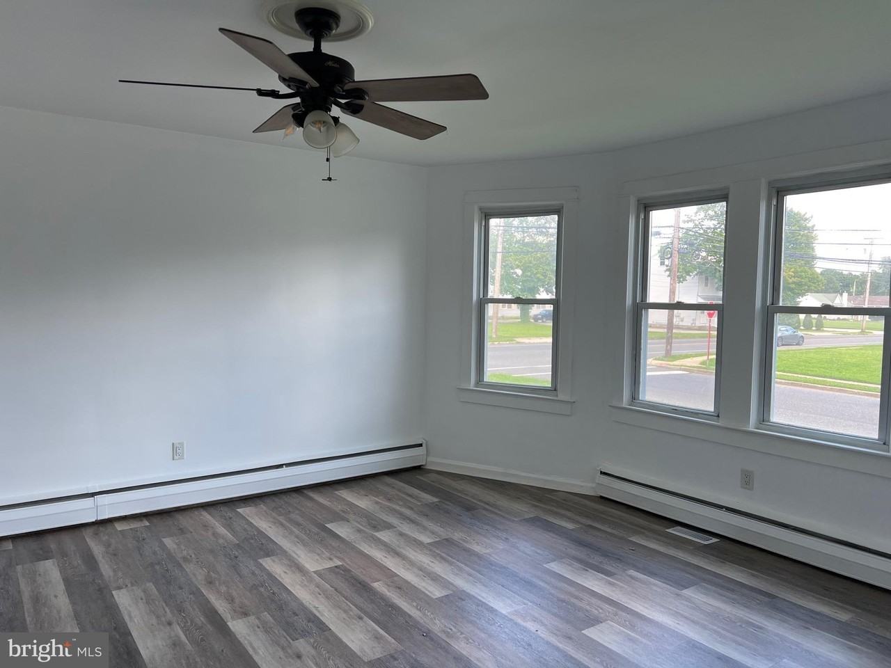 703 N Main St - Photo 2 of 10