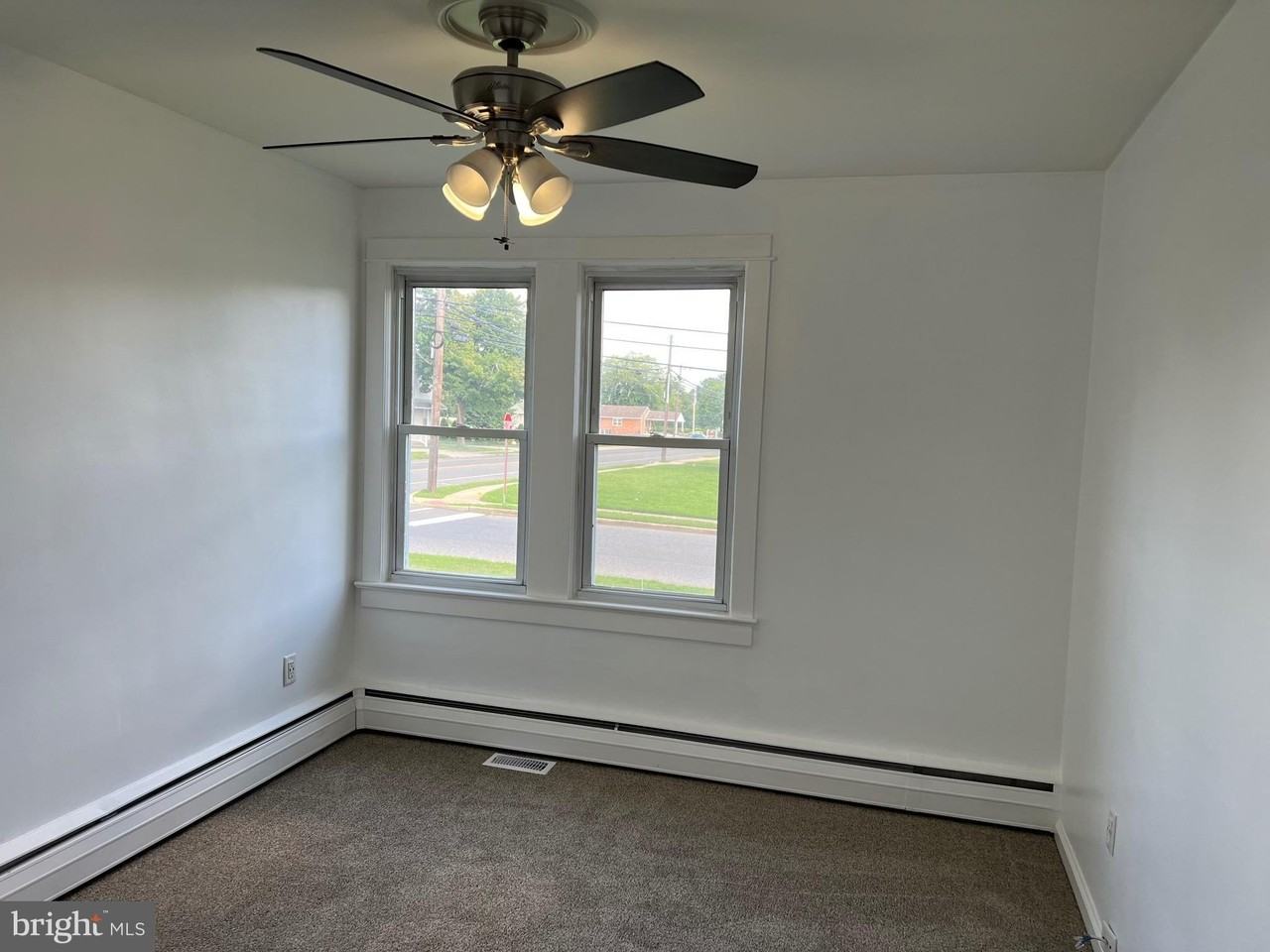 703 N Main St - Photo 3 of 10