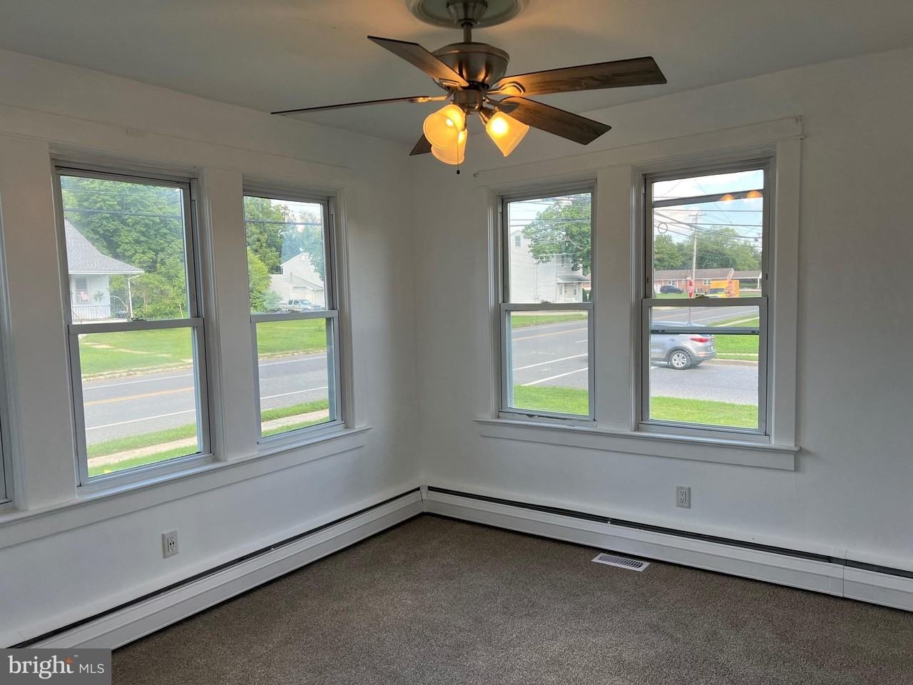 703 N Main St - Photo 5 of 10
