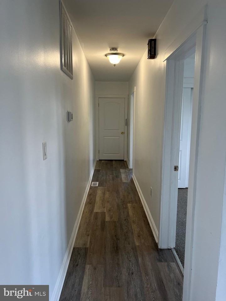 703 N Main St - Photo 6 of 10