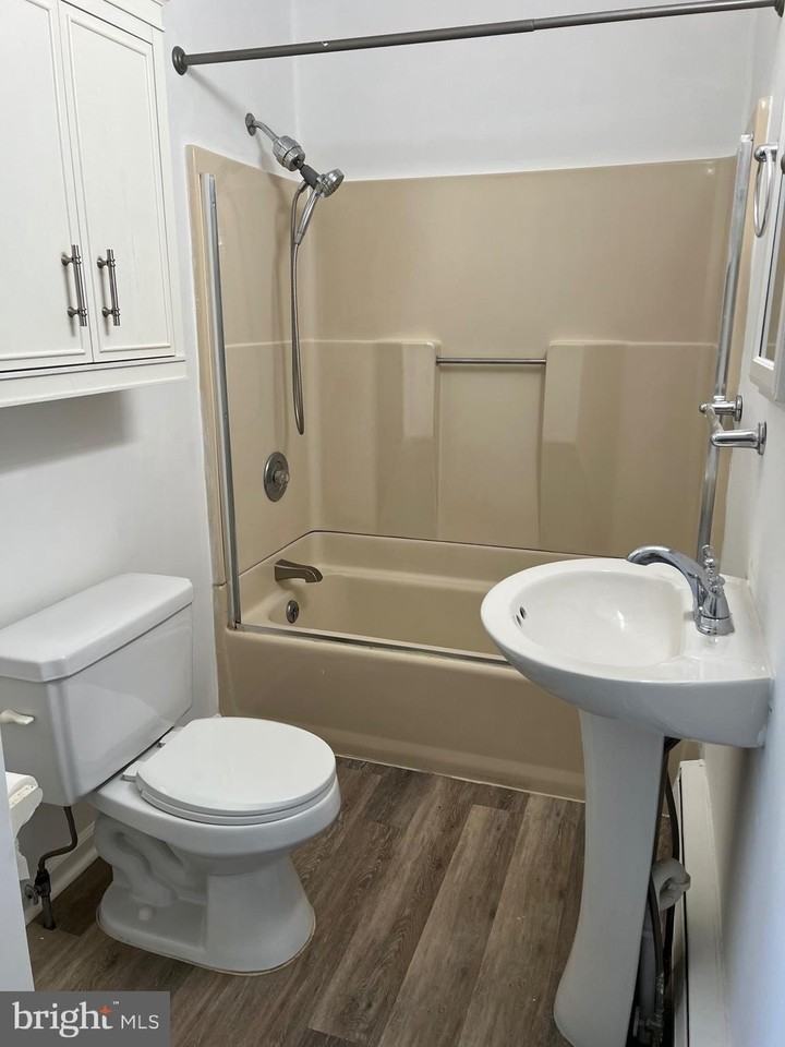 703 N Main St - Photo 7 of 10