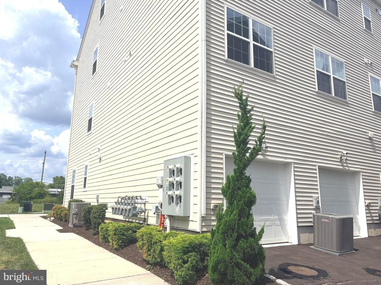 135 Annapolis St - Photo 2 of 16