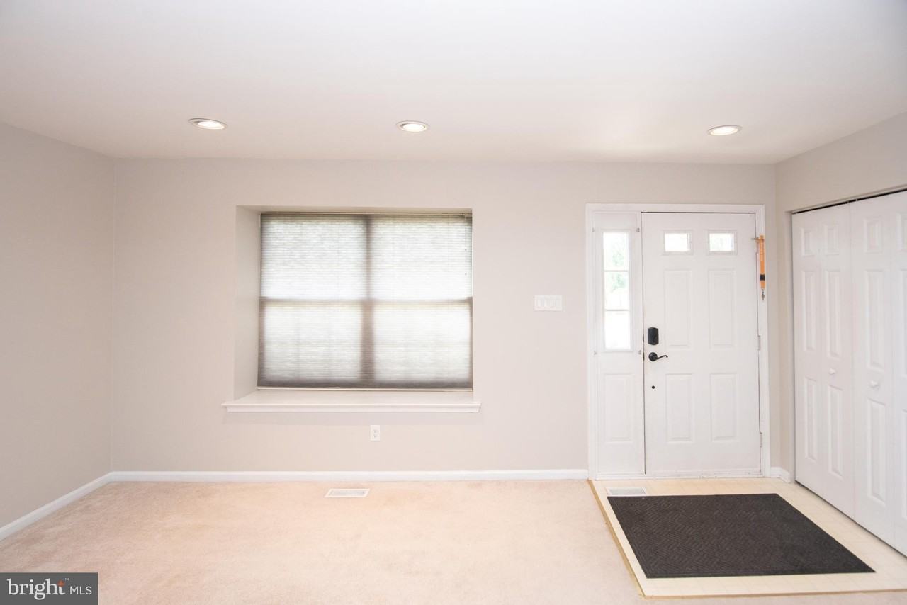 652 Longwood Rd - Photo 2 of 30
