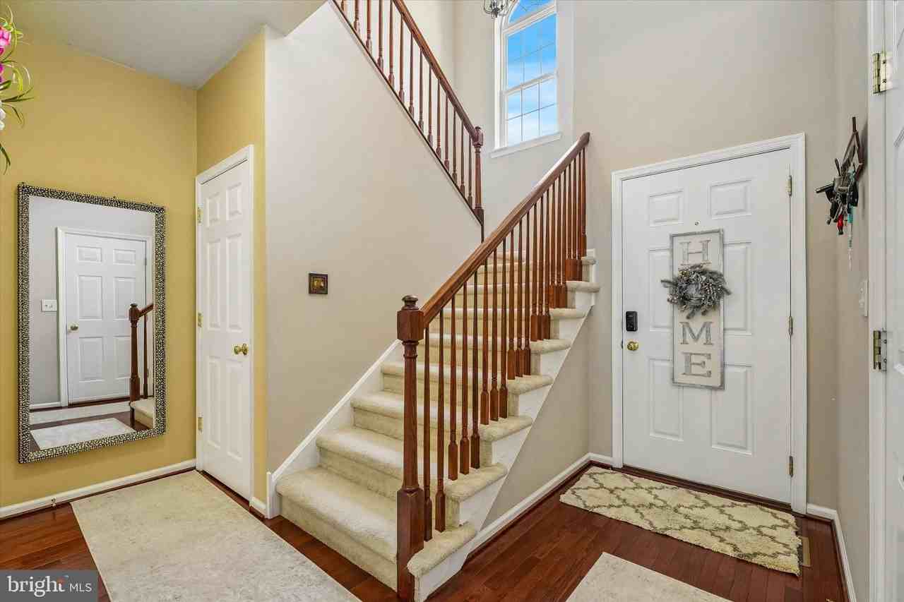 390 Auburn Ct - Photo 2 of 25
