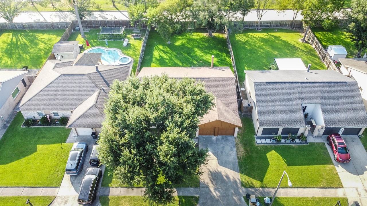 2406 Pilgrims Bend Dr - Photo 3 of 40