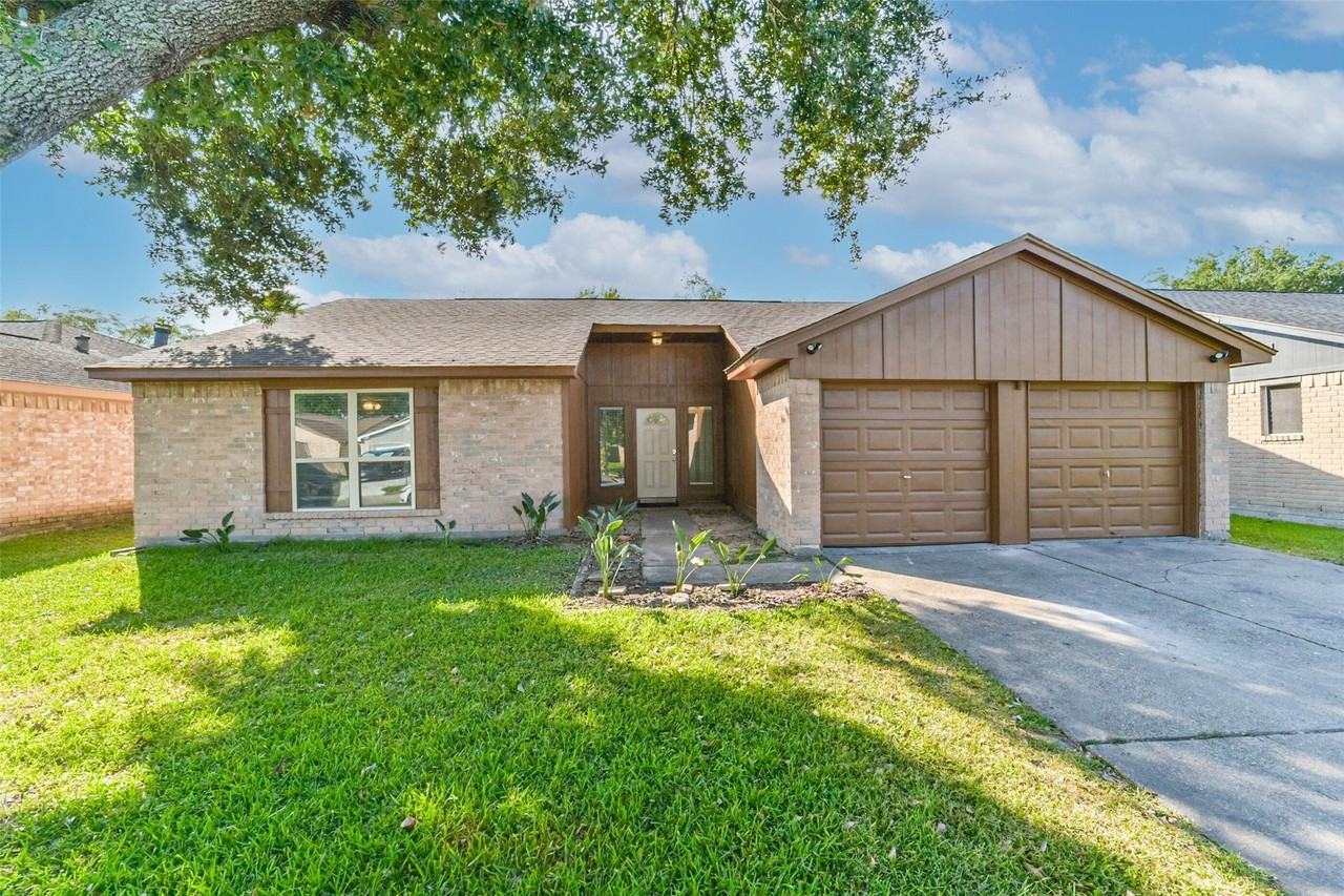 2406 Pilgrims Bend Dr - Photo 4 of 40