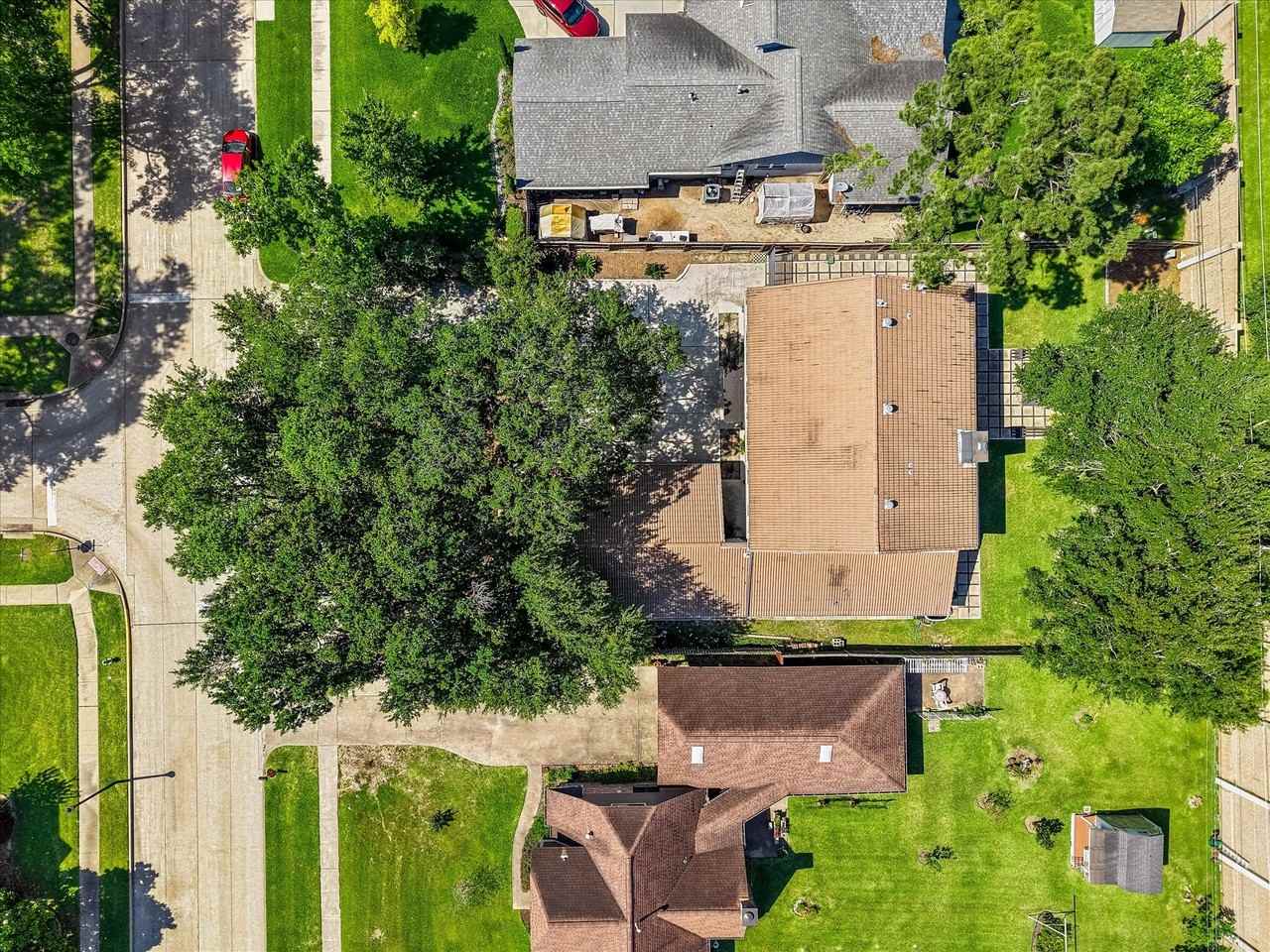 8202 Argentina St - Photo 4 of 45