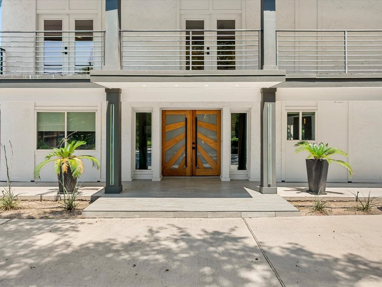 8202 Argentina St - Photo 6 of 45