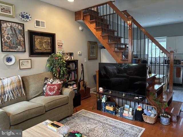 719 Sears St - Photo 2 of 23