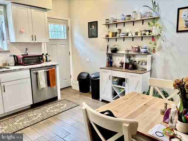 719 Sears St - Photo 6 of 23