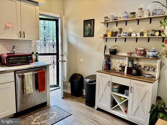 719 Sears St - Photo 7 of 23