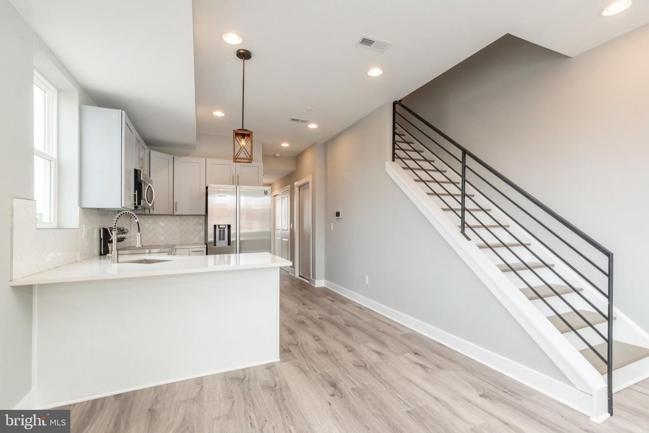 2729 W Glenwood Ave #1 - Photo 2 of 15