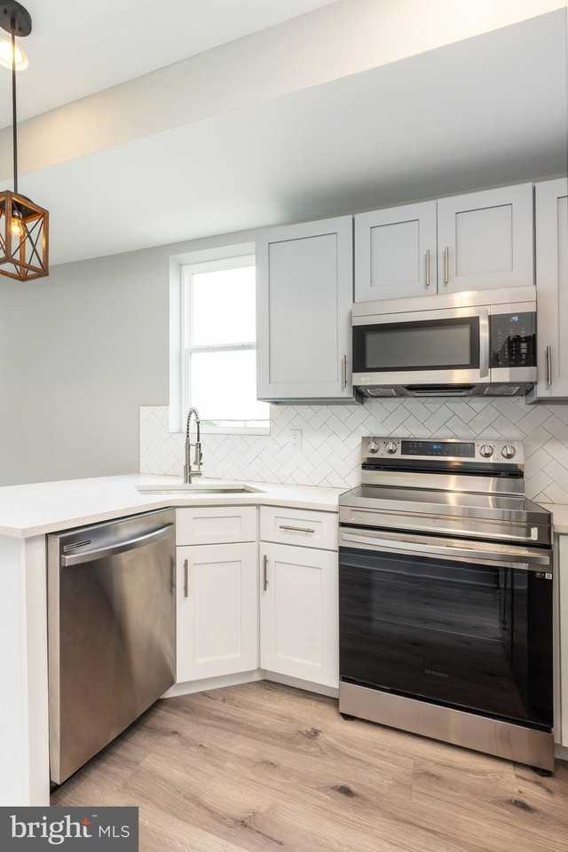 2729 W Glenwood Ave #1 - Photo 4 of 15