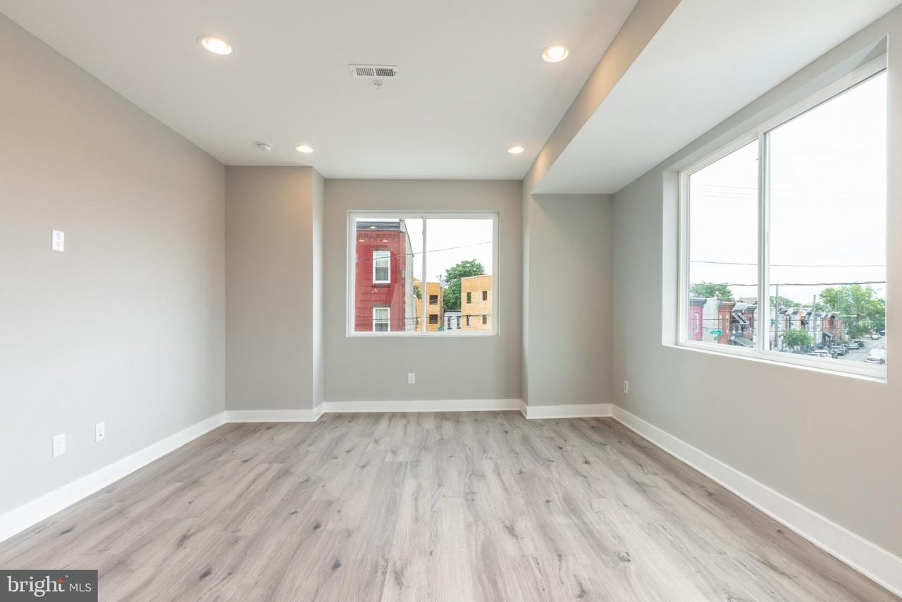 2729 W Glenwood Ave #1 - Photo 5 of 15