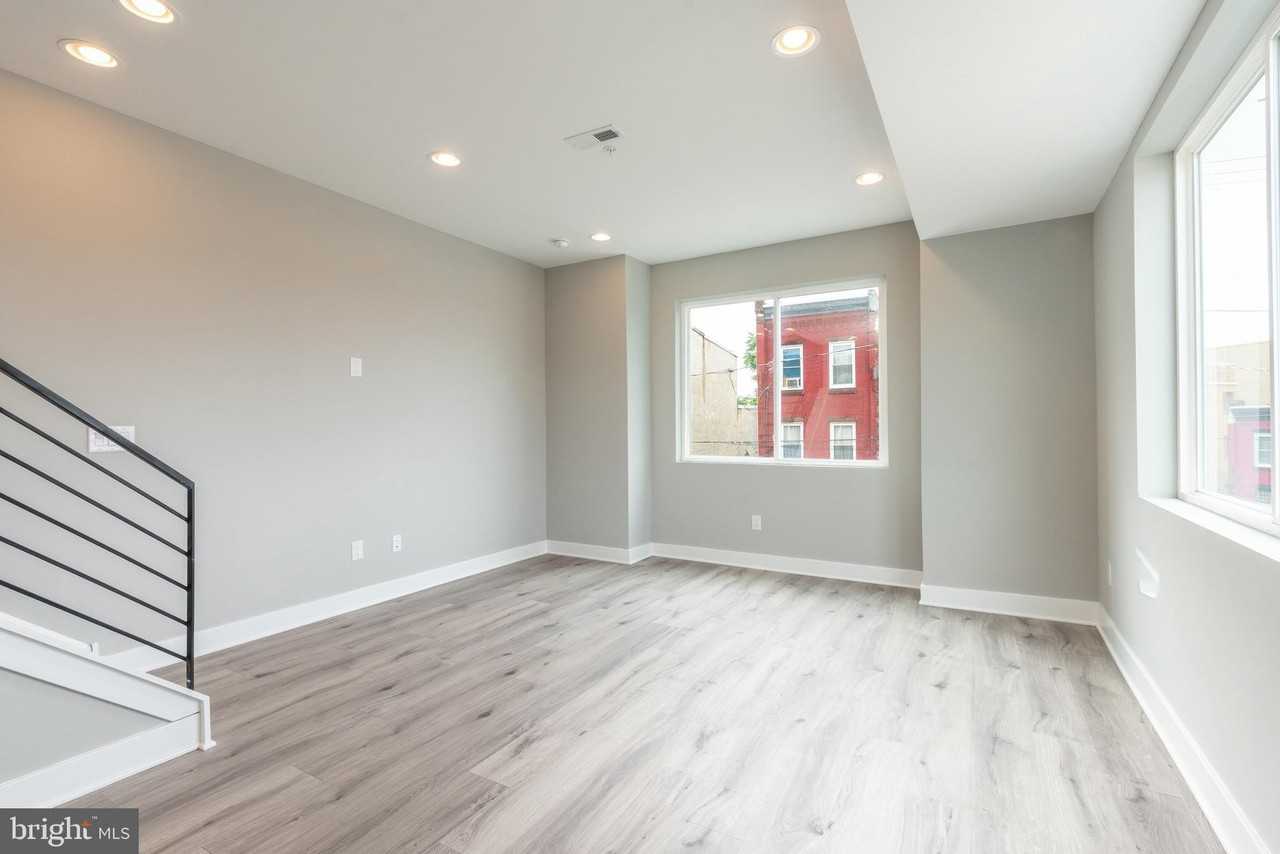 2729 W Glenwood Ave #1 - Photo 6 of 15