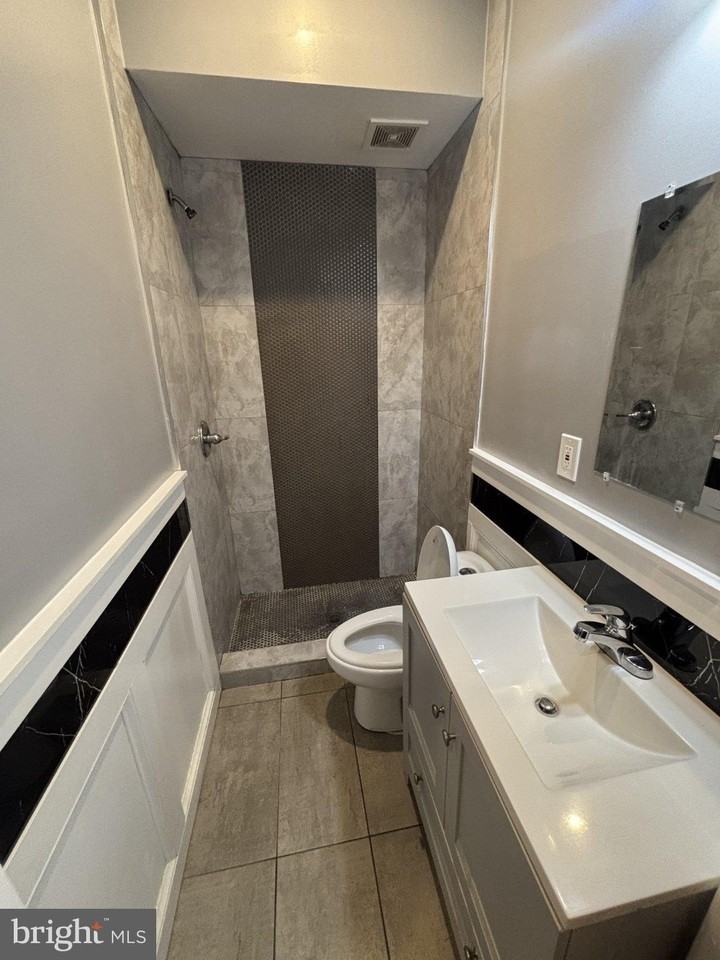 1717 Fontain St - Photo 7 of 22
